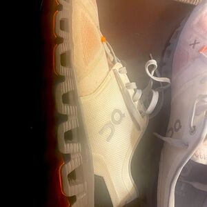 Men’s On running  cloud x size 9